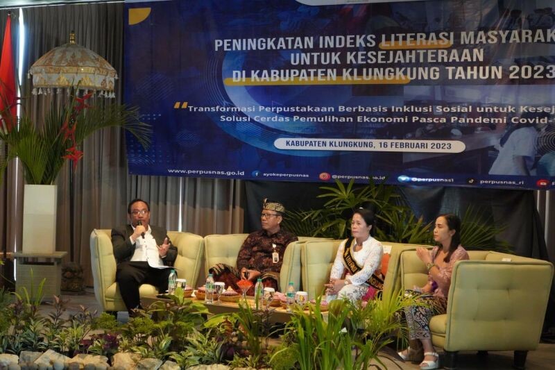 Kepala Perpustakaan Nasional Muhammad Syarif Bando dalam acara bincang-bincang Peningkatan Indeks Literasi Masyarakat (PILM) untuk Kesejahteraan di Semarapura, Kabupaten Klungkung